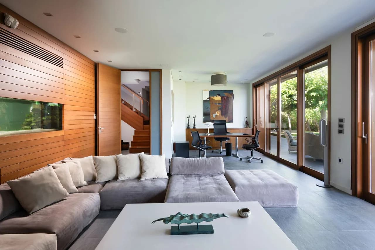 Elegant And Simplistic Villa With Top Notch Facilities photo 2