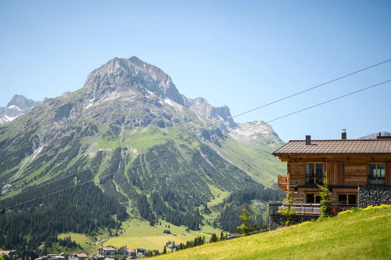 SMALL BUT PERFECTLY FORMED... AND WITH ALL THE ALPINE AMENITIES YOUR HEART CAN DESIRE photo 4