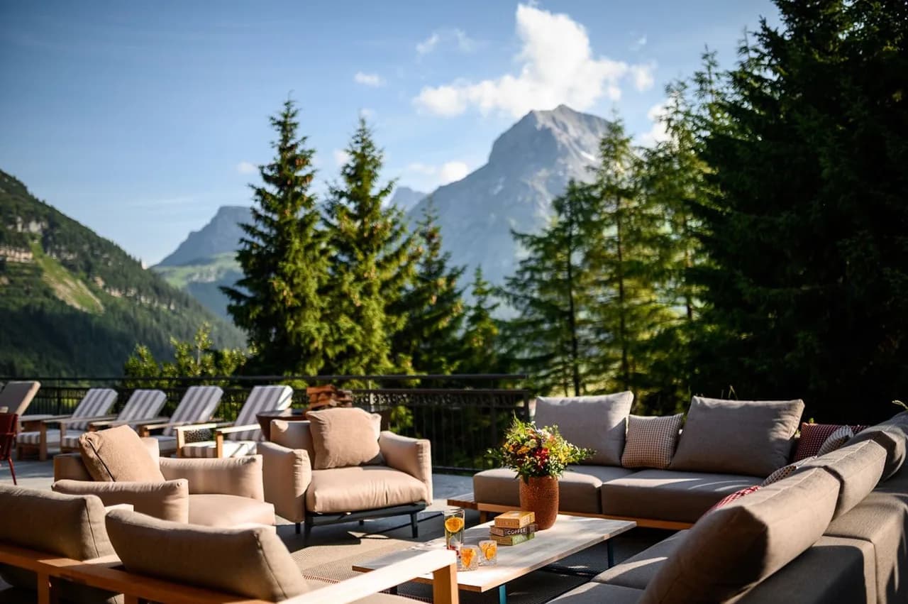 SMALL BUT PERFECTLY FORMED... AND WITH ALL THE ALPINE AMENITIES YOUR HEART CAN DESIRE photo 5