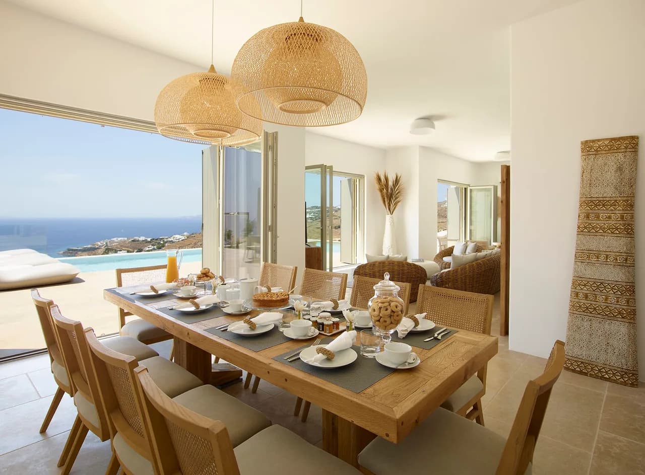 Architecturally Built Villa with Luxurious Furniture photo 2