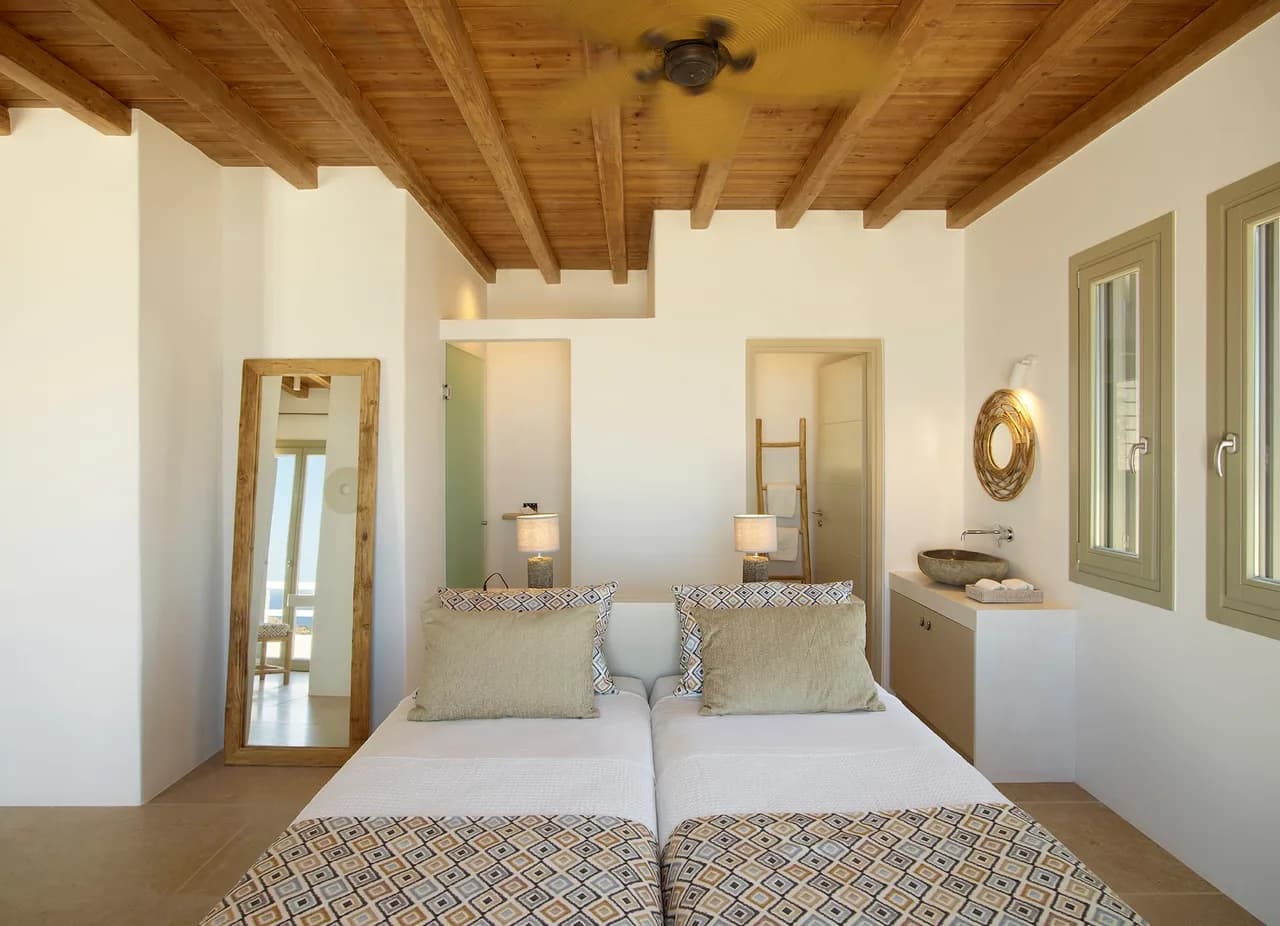 Architecturally Built Villa with Luxurious Furniture photo 4
