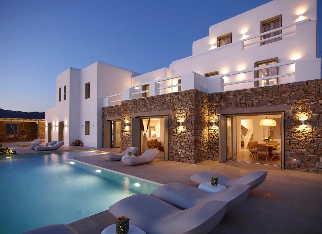 Architecturally Built Villa with Luxurious Furniture photo 5