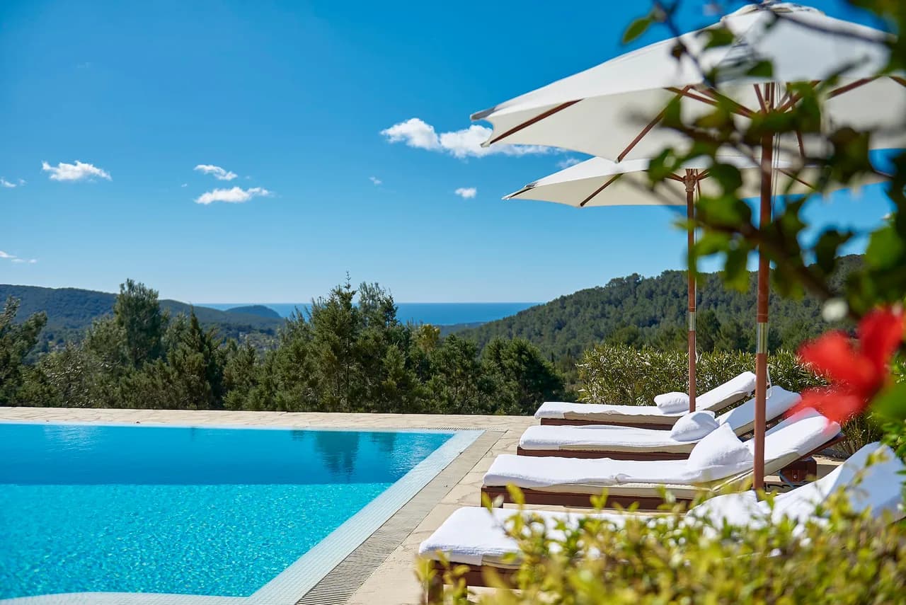 Modern finca set in 15,000m2 of private land with amazing views. photo 2