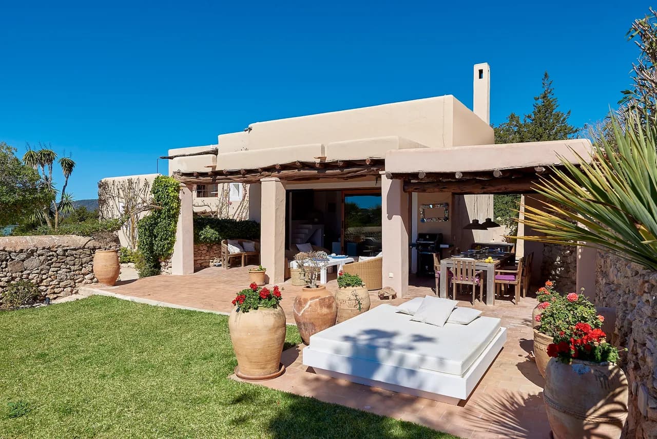 Modern finca set in 15,000m2 of private land with amazing views. photo 4