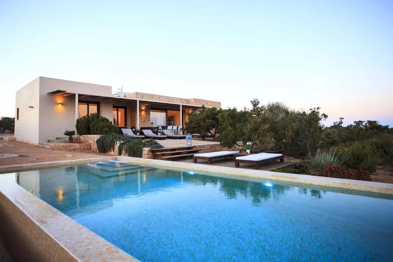 Bright family-friendly 4-bedroom villa located in the heart of Formentera_2 photo 2