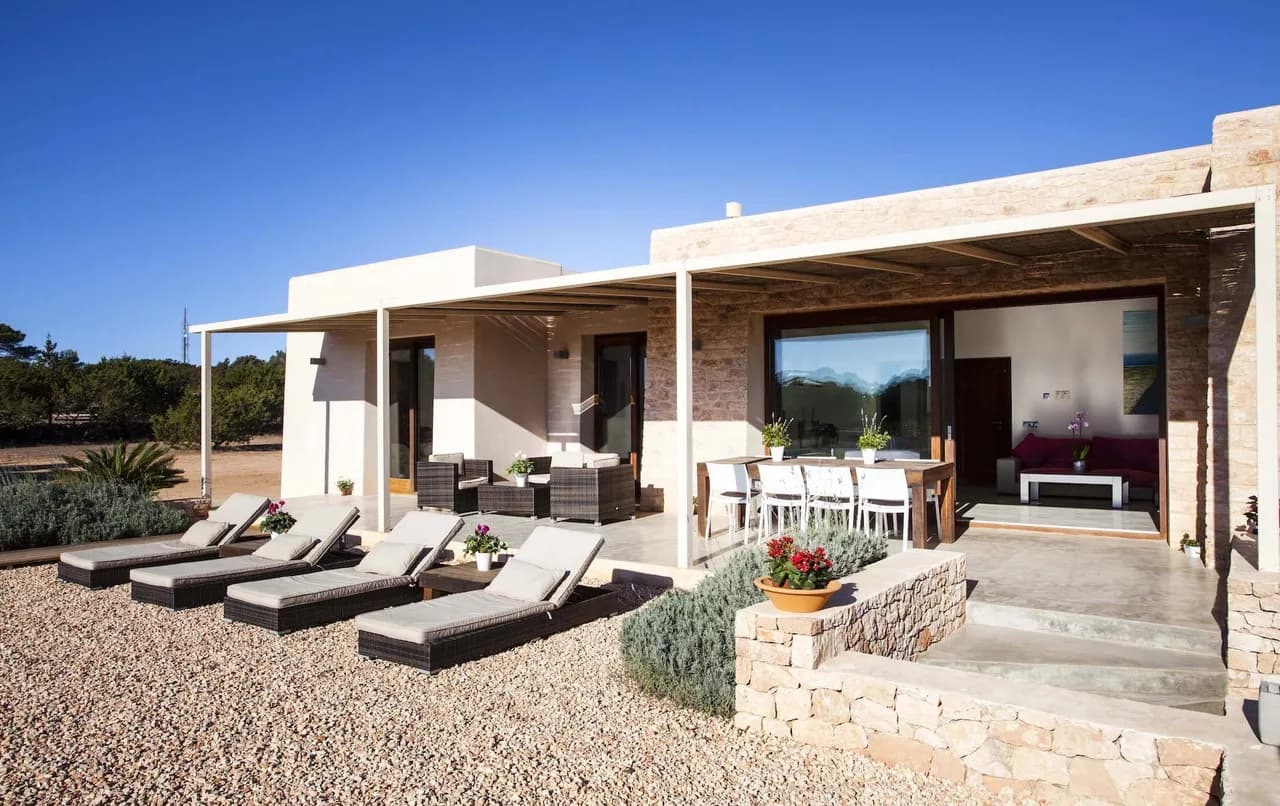 Bright family-friendly 4-bedroom villa located in the heart of Formentera_2 photo 5