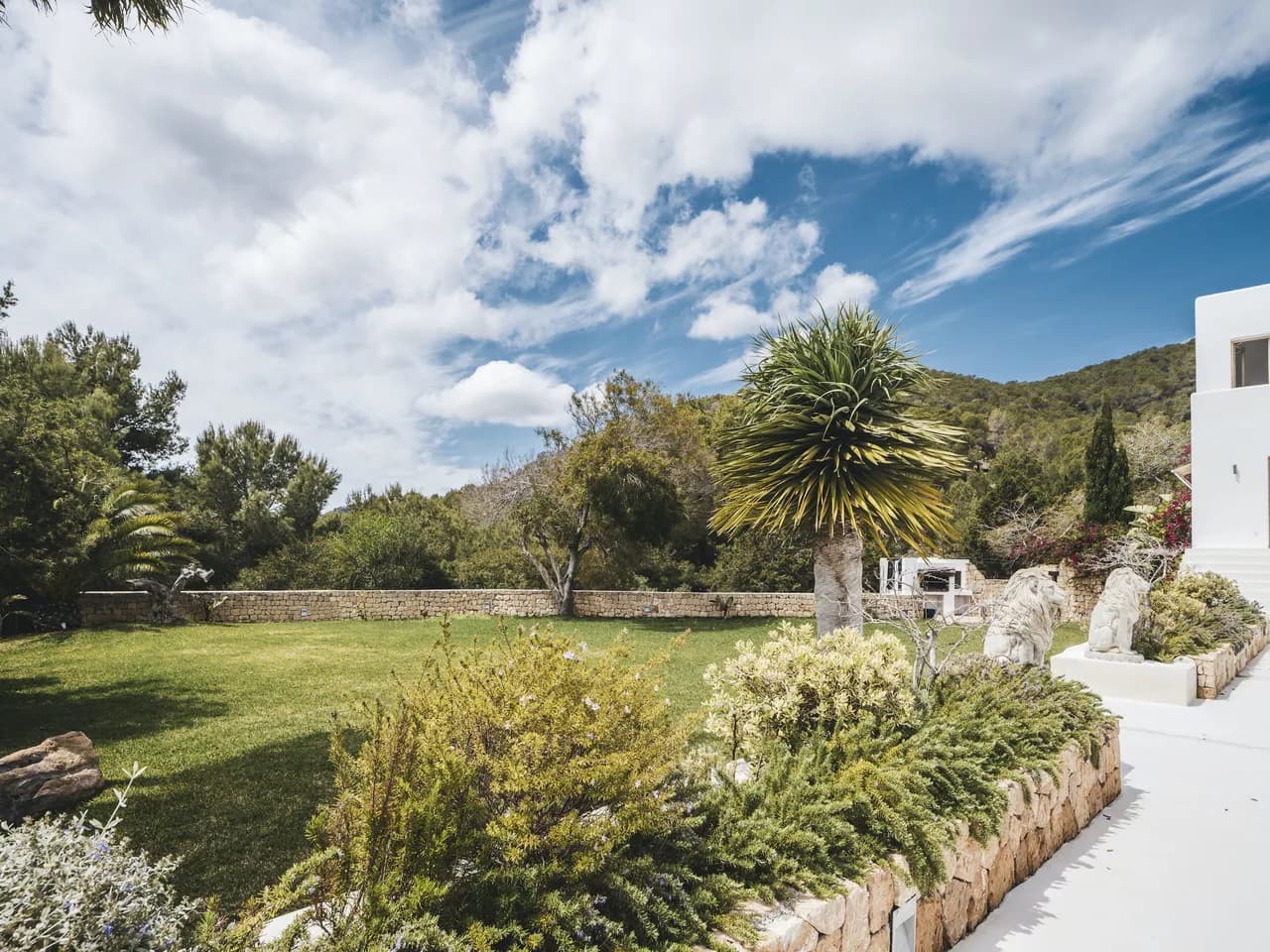 Impressive Ibizan holiday home with jaw-dropping views photo 5