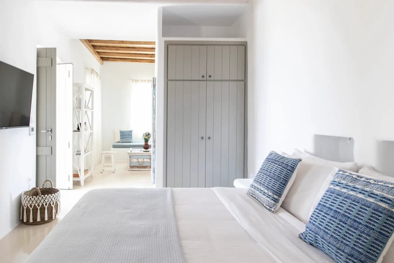 Perfect Combination of Traditional Cycladic Architecture and Modern Luxury photo 3