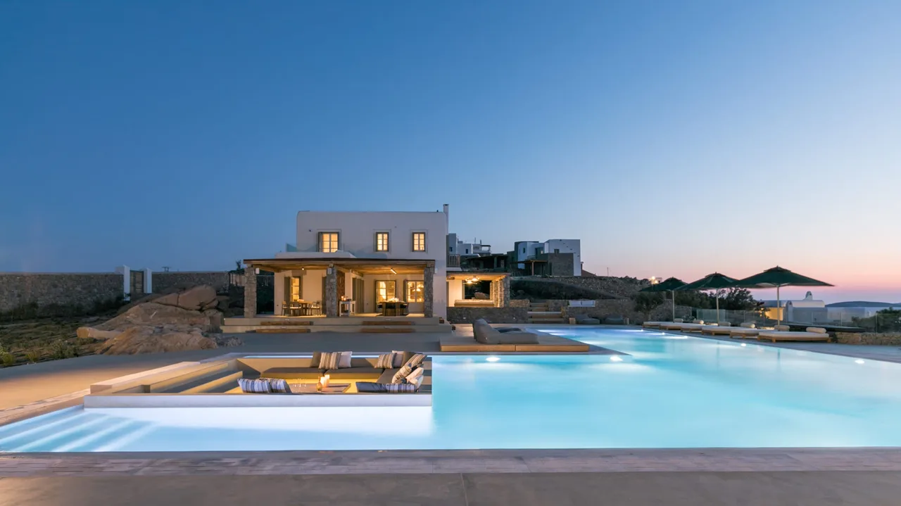 Spectacular Villa, Spaciously Designed to Make the Most of the Idyllic Island Lifestyle photo 2