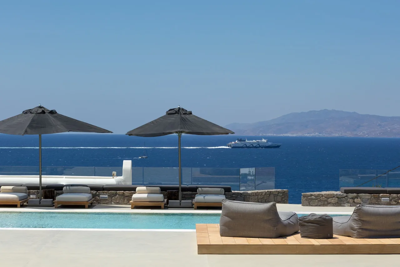 Spectacular Villa, Spaciously Designed to Make the Most of the Idyllic Island Lifestyle photo 4