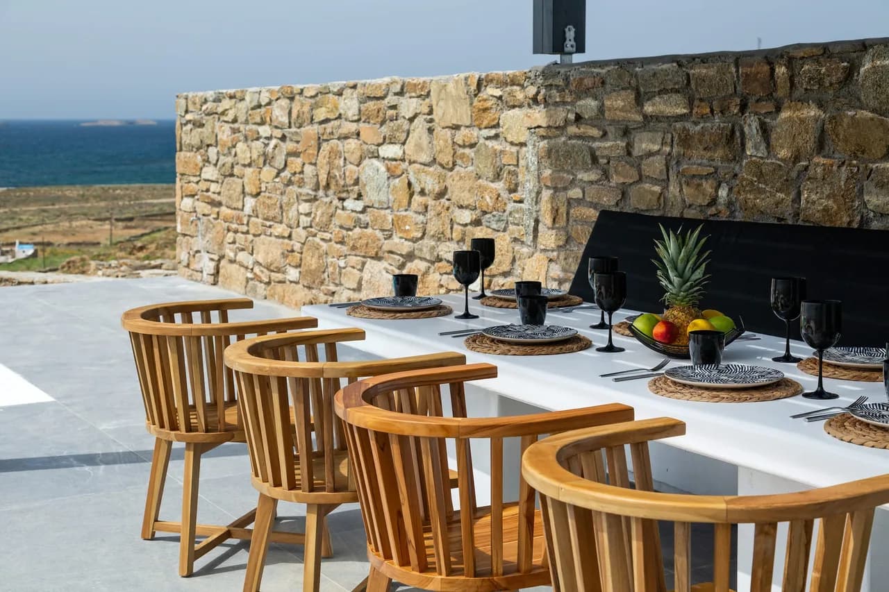 Located near the famous Alemagou beach bar, it offers uninterrupted views of beautiful Ftelia beach photo 2