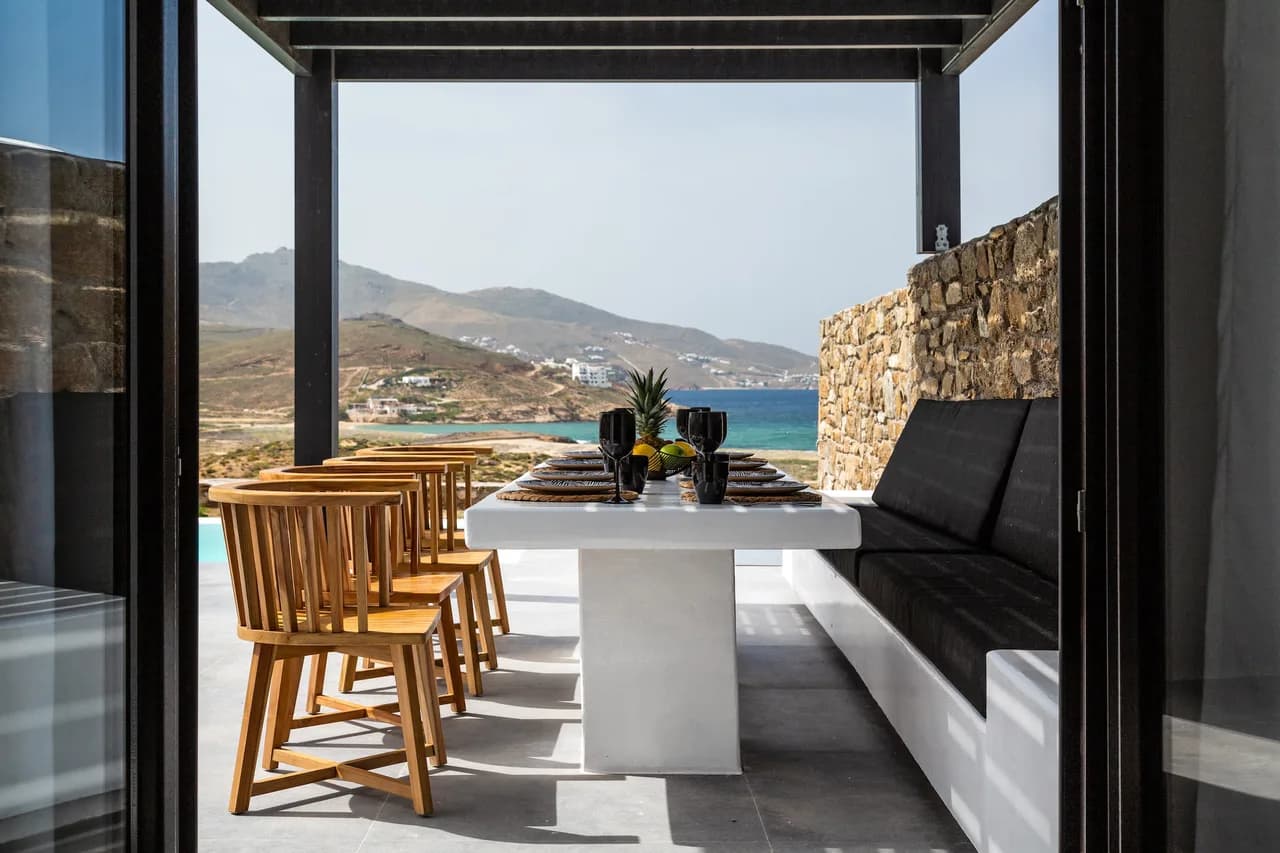 Located near the famous Alemagou beach bar, it offers uninterrupted views of beautiful Ftelia beach photo 3