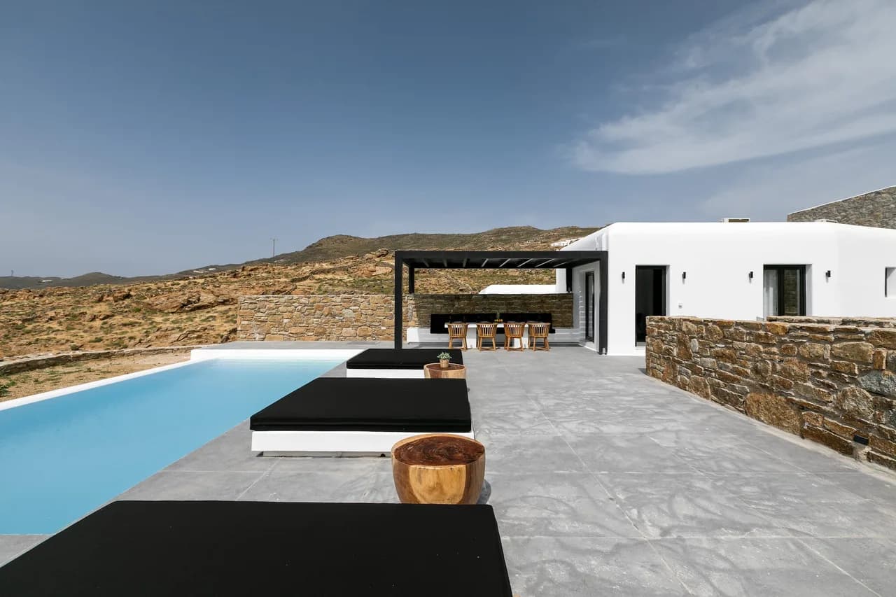 Located near the famous Alemagou beach bar, it offers uninterrupted views of beautiful Ftelia beach photo 5