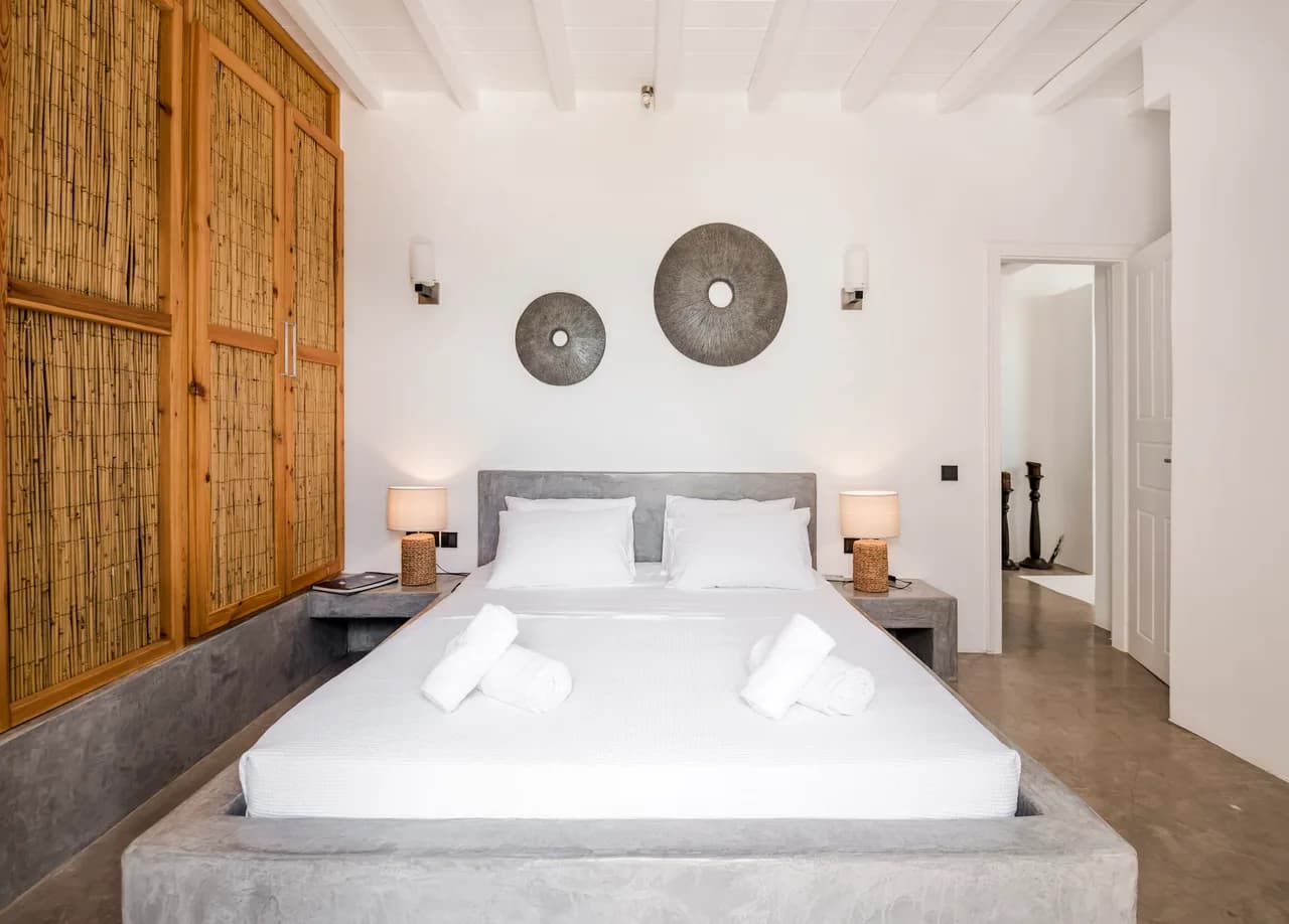 Stunning Cycladic Retreat with Aegean Vistas photo 3