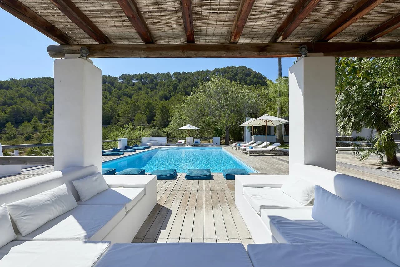 Idyllic villa in a traditional Ibicenco style in a glorious rural location photo 3