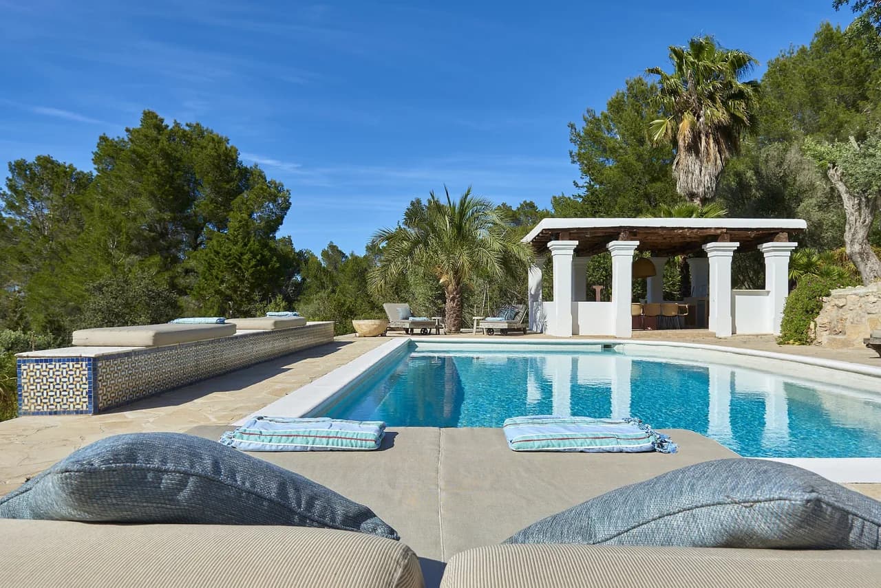 Luxurious finca, set high on a hillside with splendid sea views and views of surrounding hills photo 3