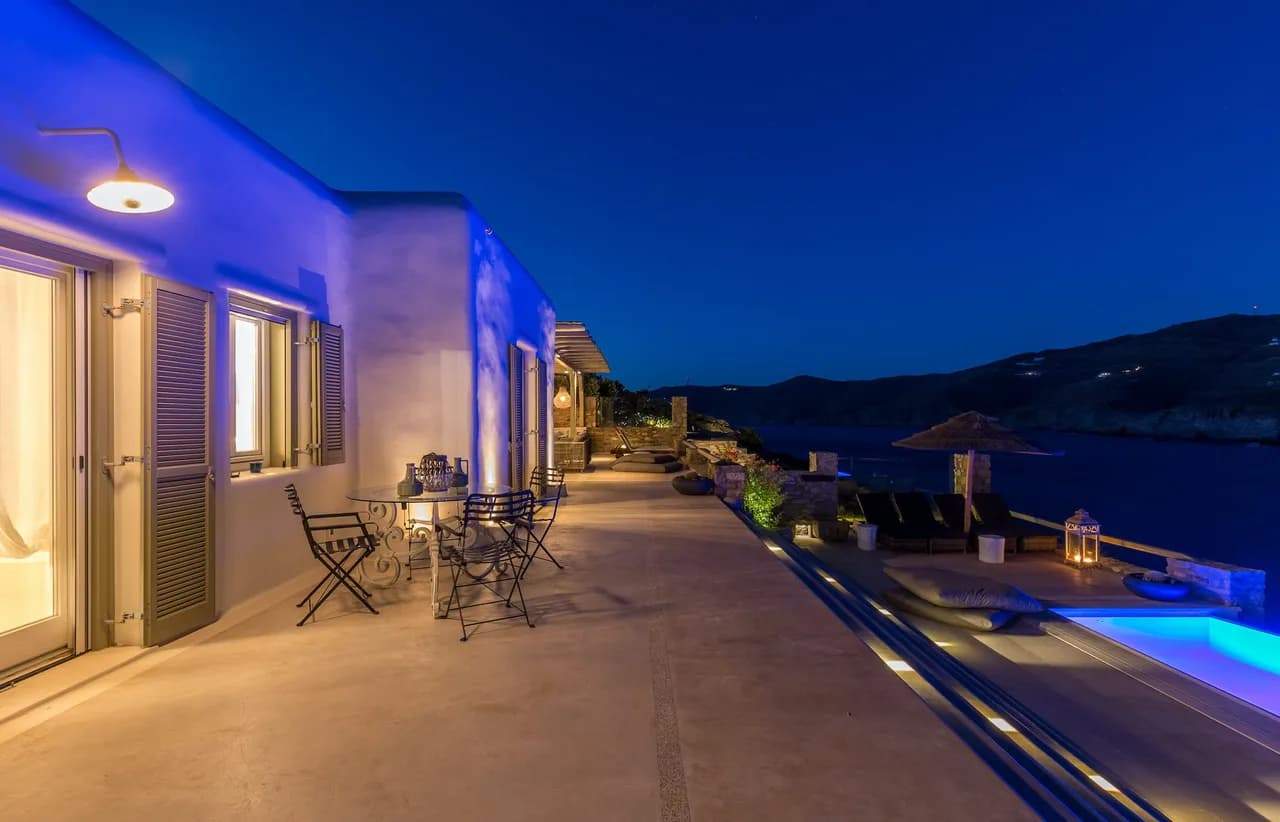 A Beautiful Beachfront Property Right Above The Golden Sandy  Beach Of Ftelia photo 4