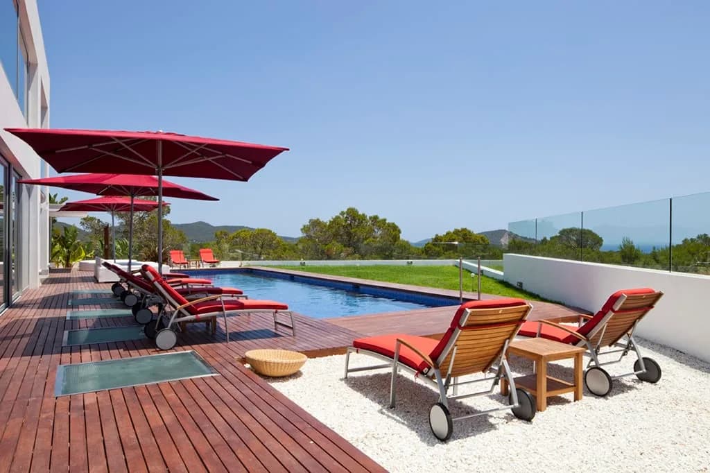 Spacious modern villa in an ever-popular location photo 3