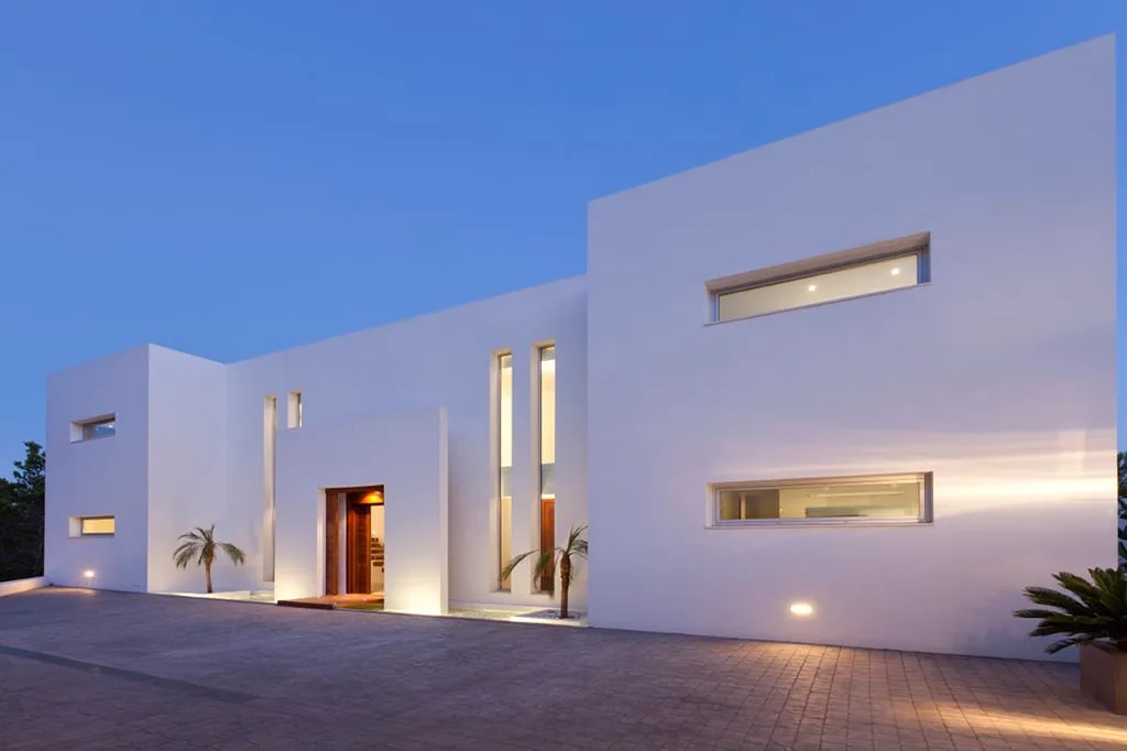 Spacious modern villa in an ever-popular location photo 4