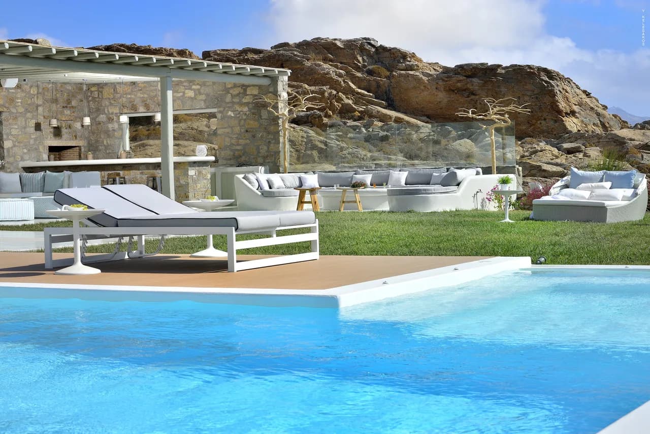This  Stylish Coastal Retreat Is Mykonos Living At Its Best photo 3