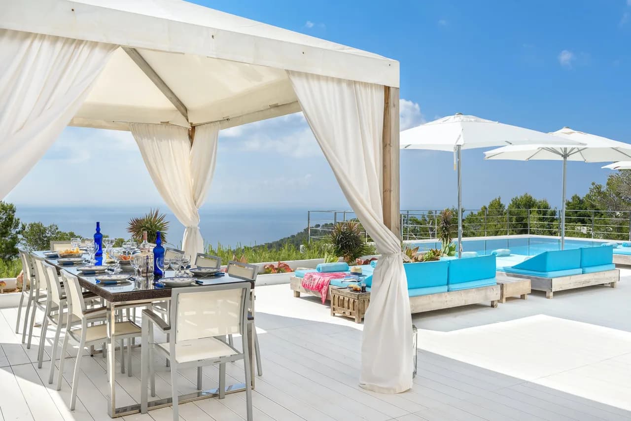 Modern, Moroccan-influenced property with glorious sea views near Es Cubells photo 4