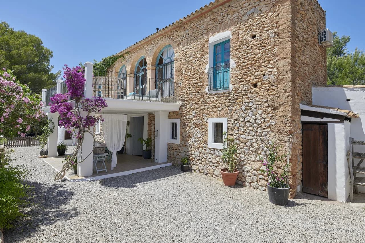 Incredible contemporary finca ideally located close to some of the island's most popular restaurants photo 2
