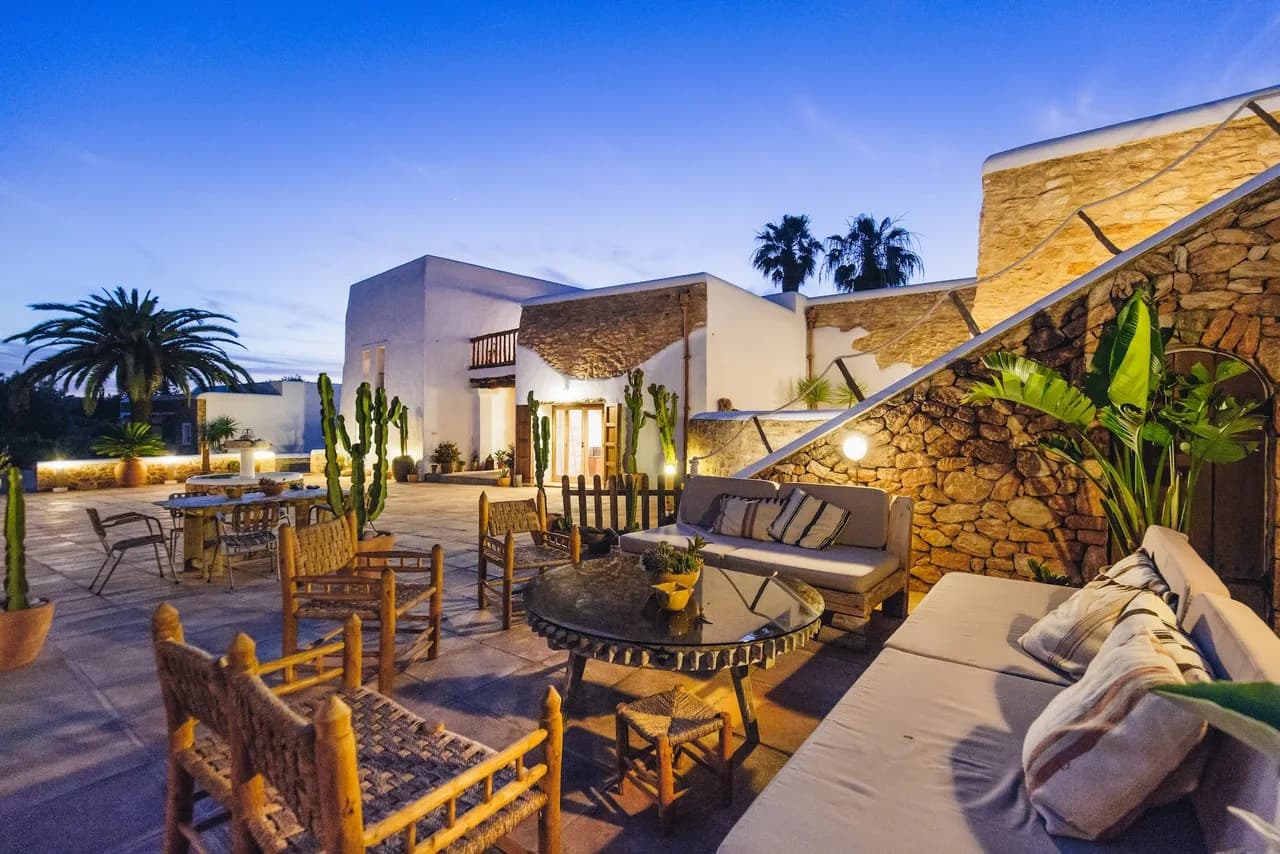 Las Chumberas is an elegantly restored luxury farmhouse located in the rural heart of the island