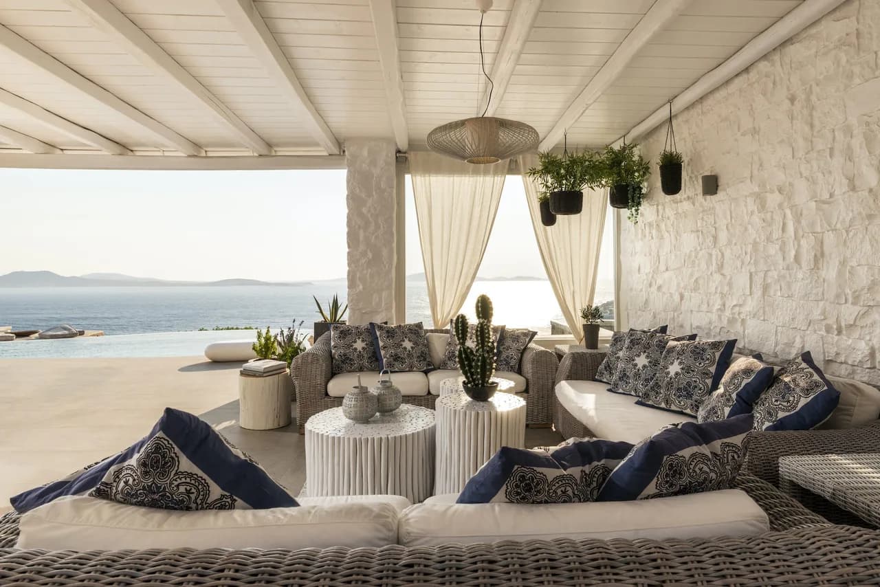 Beautiful Property Offering Excellent Views to Delos Island and the Sunsets Over the Bay photo 4