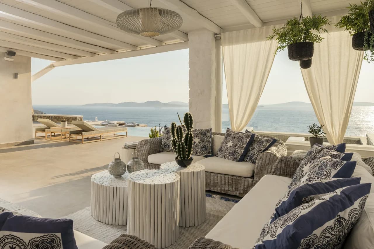 Beautiful Property Offering Excellent Views to Delos Island and the Sunsets Over the Bay photo 5