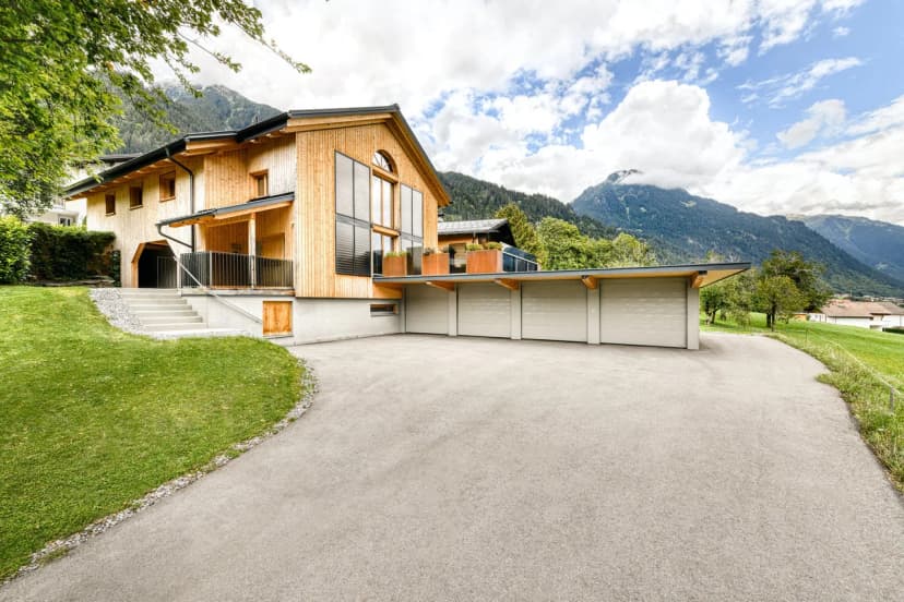 AN ALPINE RETREAT FOR BOTH WINTER AND SUMMER