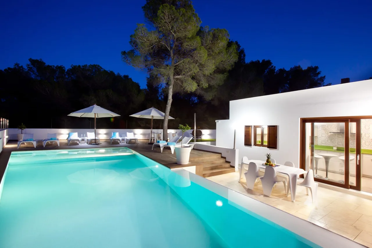 Idyllic beachfront property, just 100 metres from the golden sands of Cala Bassa photo 2