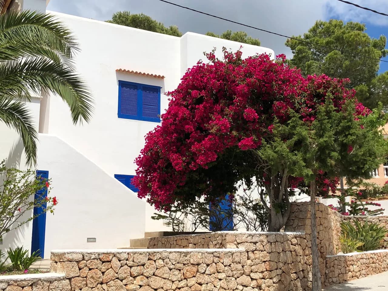 A bright family-friendly property perched on the hillside above Cala Vadella photo 2