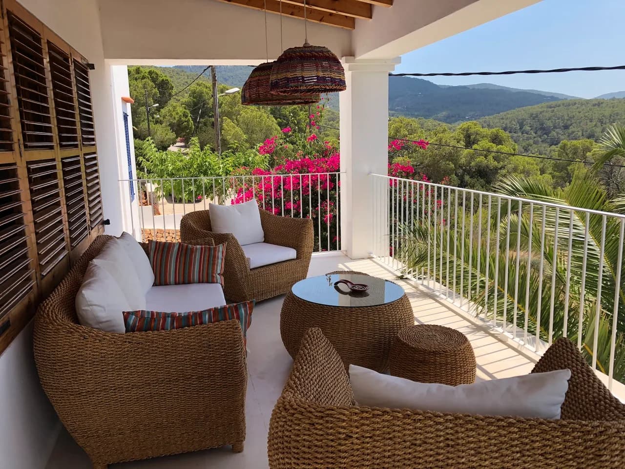 A bright family-friendly property perched on the hillside above Cala Vadella photo 3