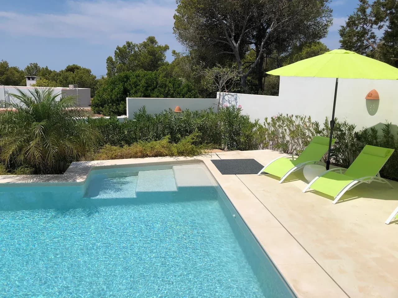 A bright family-friendly property perched on the hillside above Cala Vadella photo 4