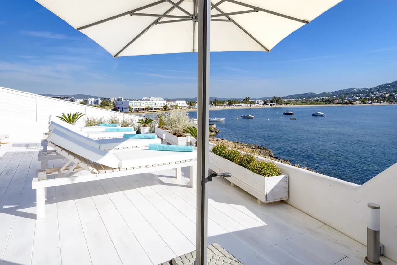 Rare, frontline property overlooking the beautiful bay of Talamanca photo 3
