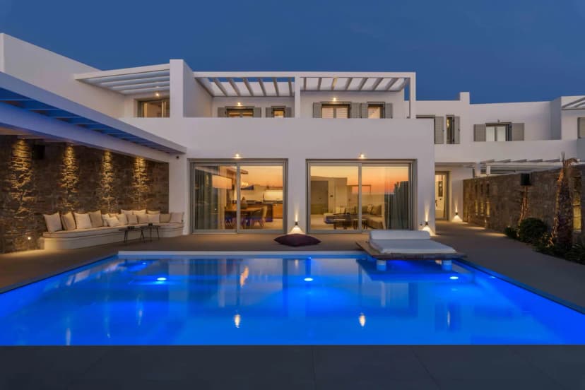 New Dream Villa Surrounded by Peaceful Sea