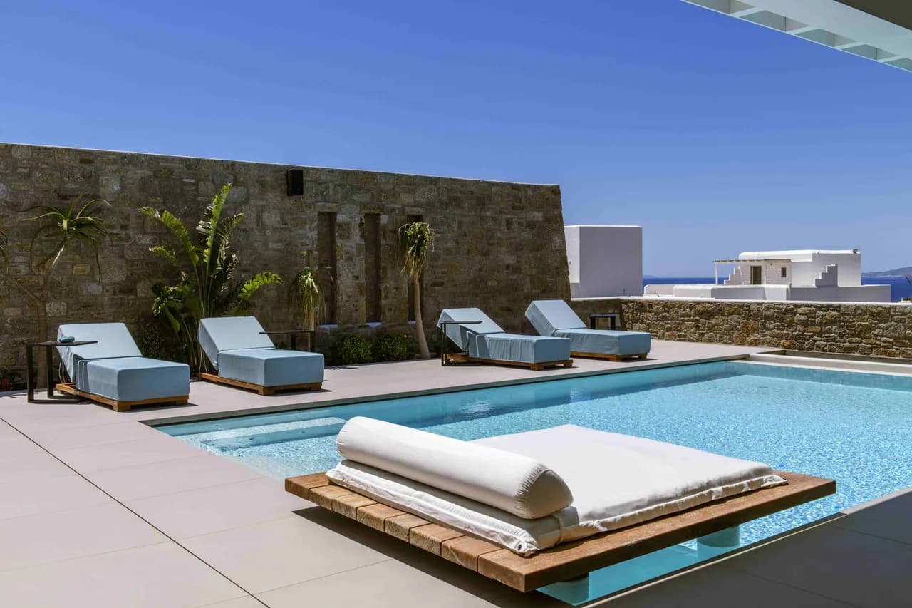 Modern Chic and High Quality Villa With Designer Features photo 2