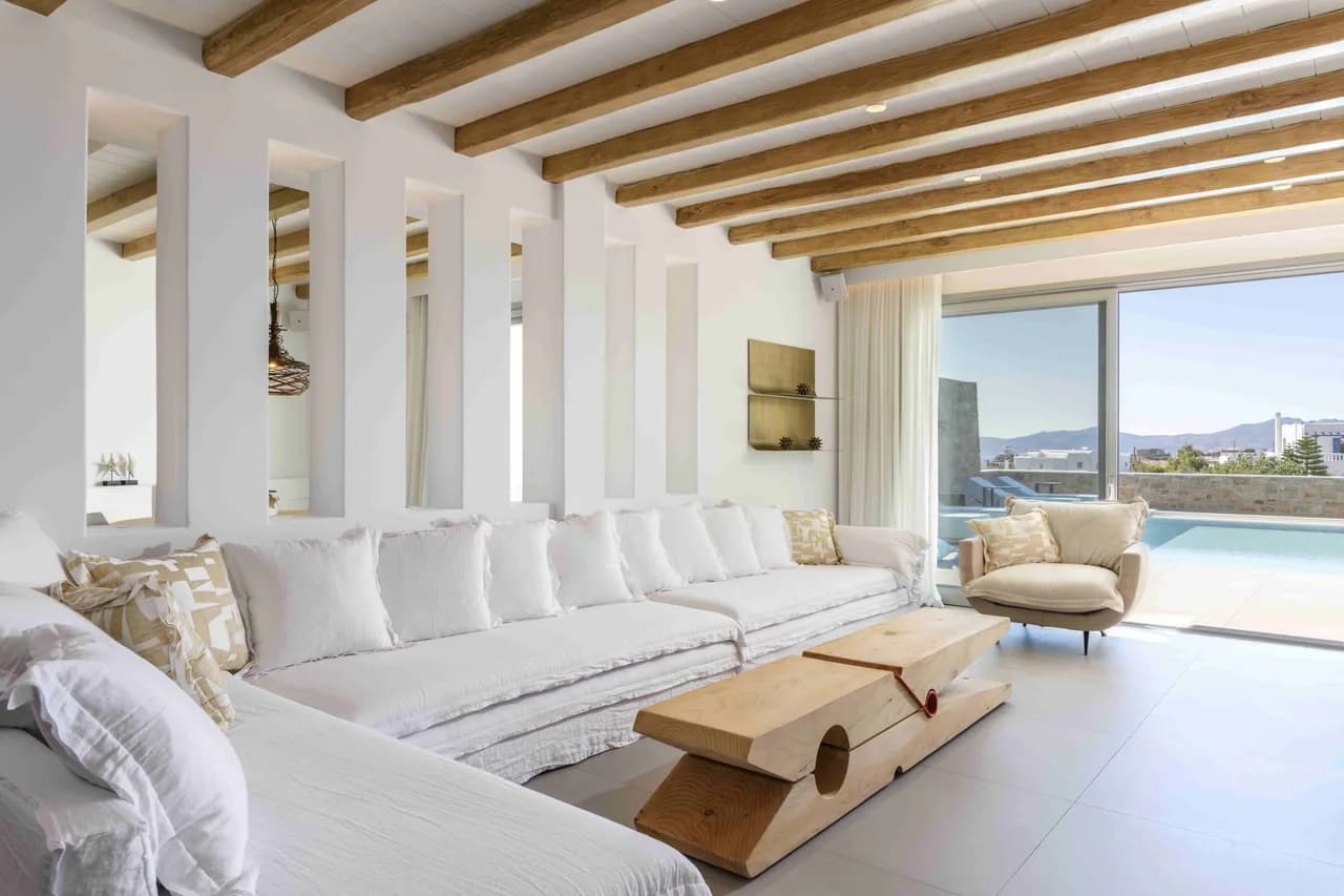 Modern Chic and High Quality Villa With Designer Features photo 3