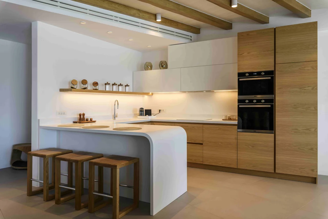 Modern Chic and High Quality Villa With Designer Features photo 4