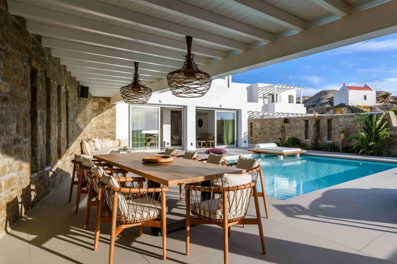 Sleek Minimalistic Villa With Jacuzzi and Swimming Pool photo 2