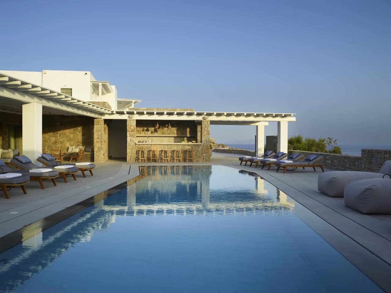 Deluxe Modern  Villa with Luxurious Amenities