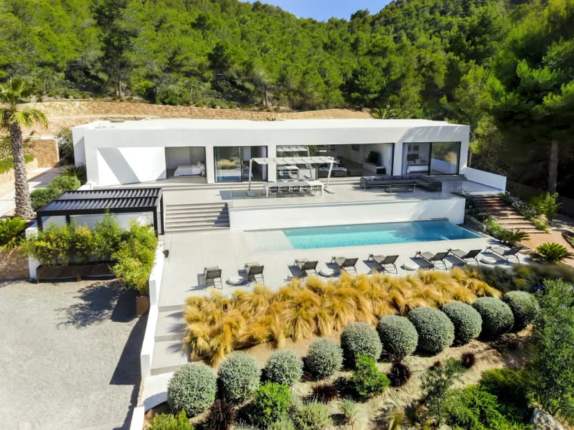 Sleek, modern property with breathtaking sea views