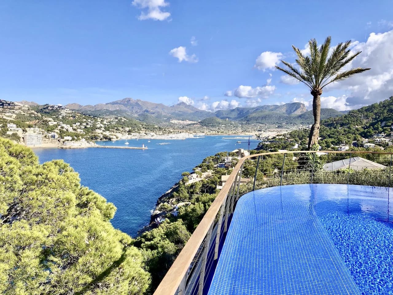 Spectacular 6-bedroom Sea View Villa in a Prestigious Location - Minutes Away From Port Andratx photo 3