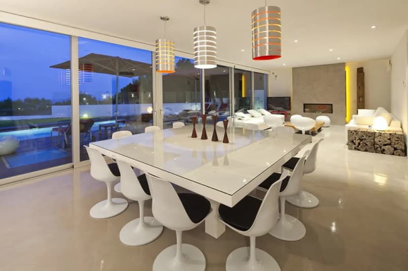 Spacious Modern Villa In An Ever-popular Location