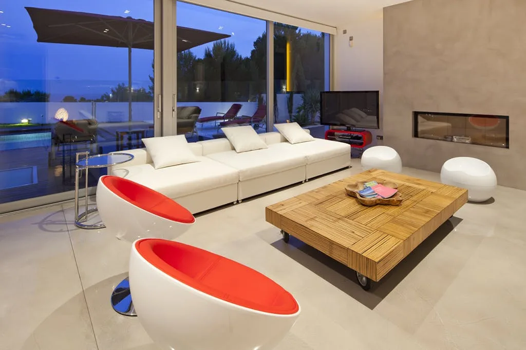 Spacious Modern Villa In An Ever-popular Location photo 3