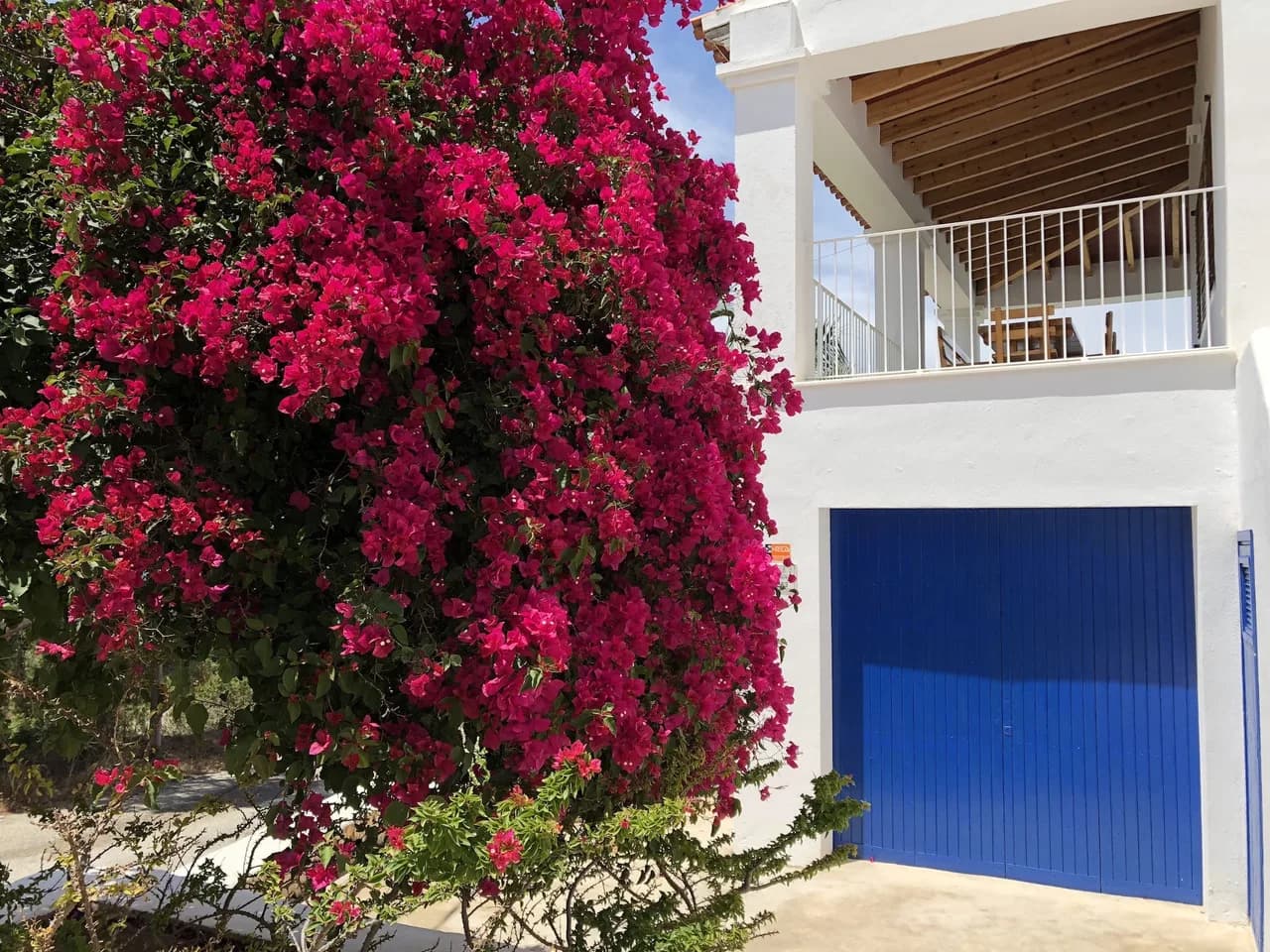 A BRIGHT FAMILY-FRIENDLY PROPERTY PERCHED ON THE HILLSIDE ABOVE CALA VADELLA photo 3