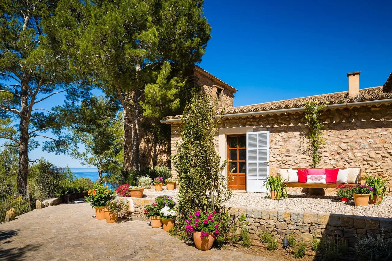 A Traditional and Secluded Four Bedroom Mallorcan Villa in Banyalbufar photo 4