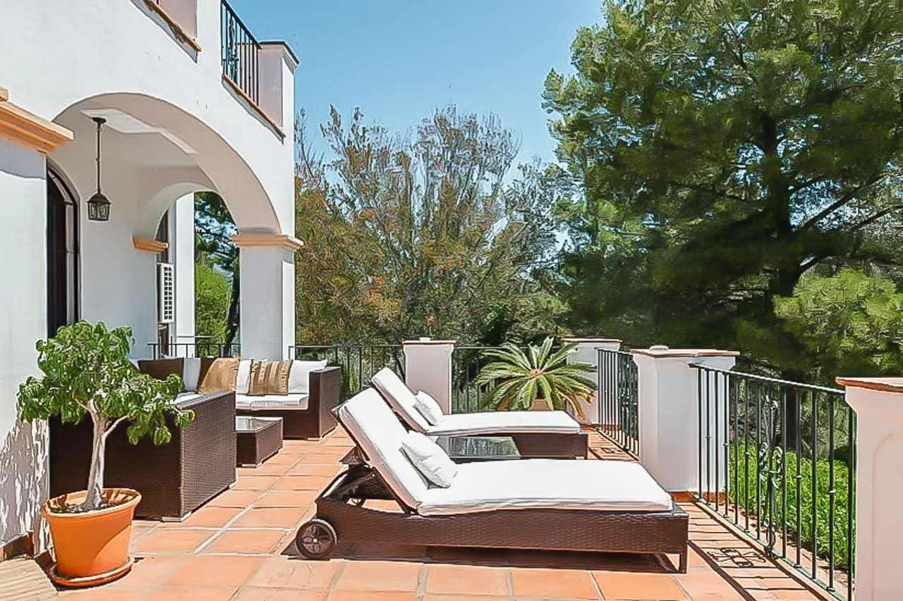 Luxurious 7 Bedroom Villa in the Heart of Mediterranean Garden photo 3