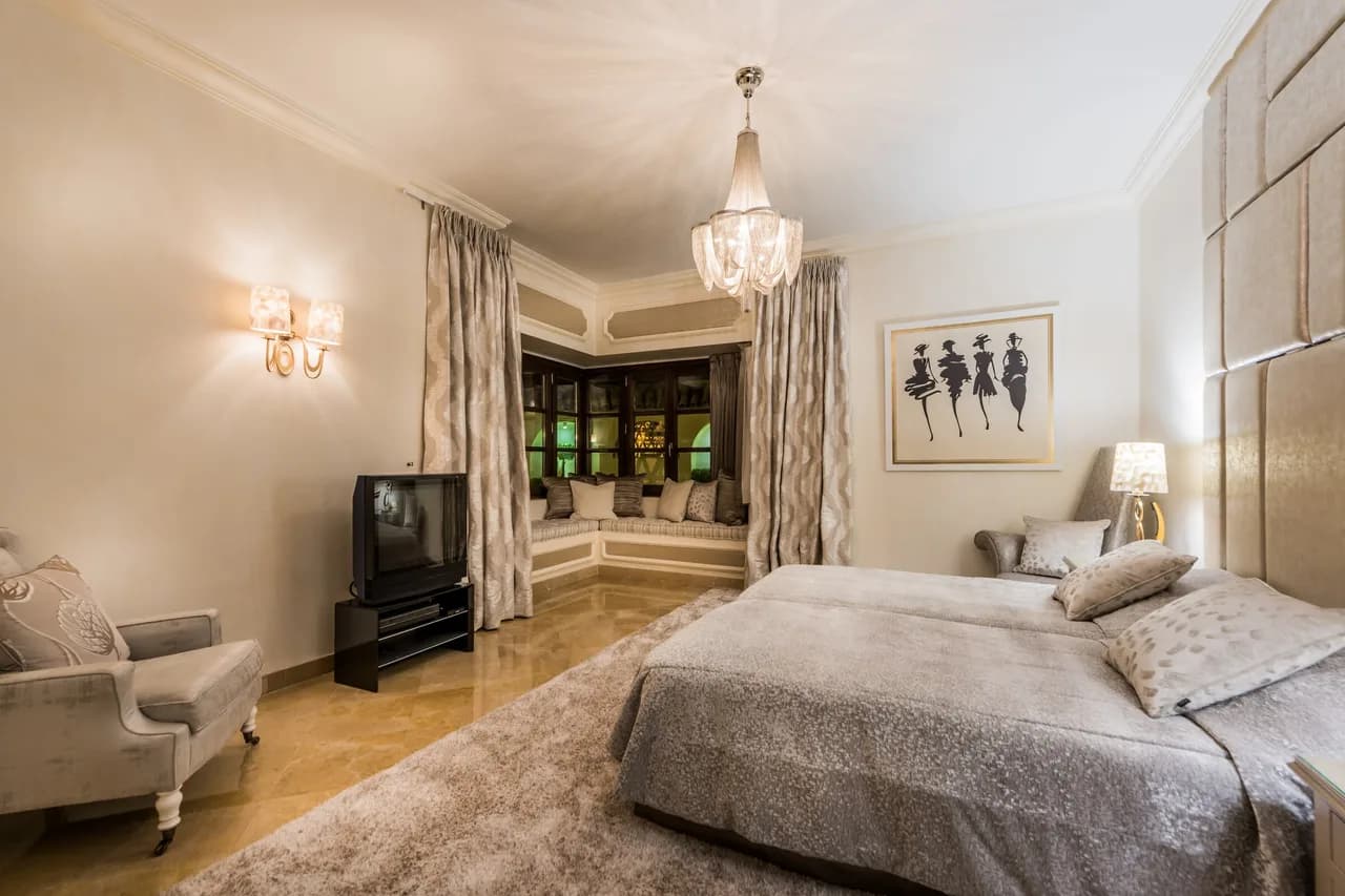 Exclusive Hillside Villa with Indoor Pool and Tennis Court photo 4