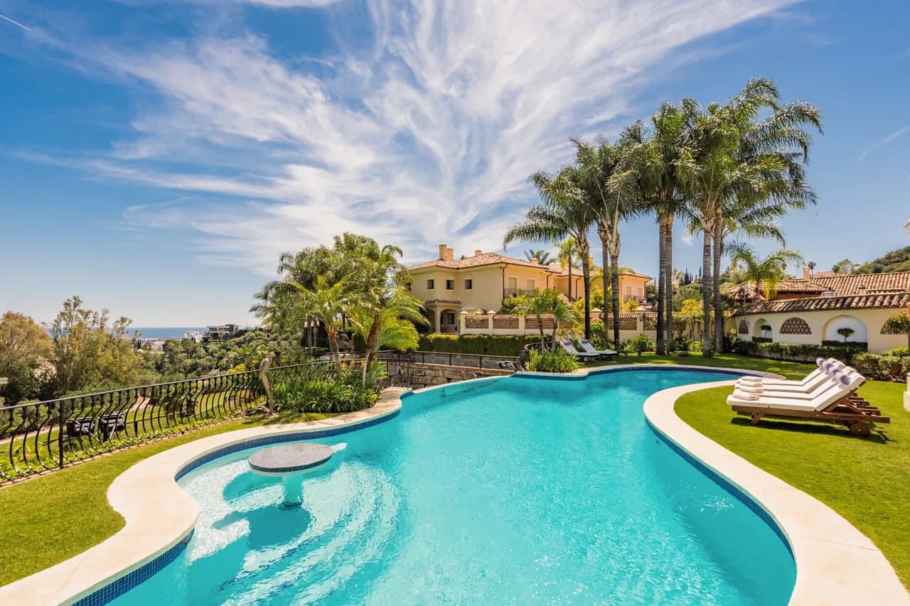 Exclusive Hillside Villa with Indoor Pool and Tennis Court photo 5